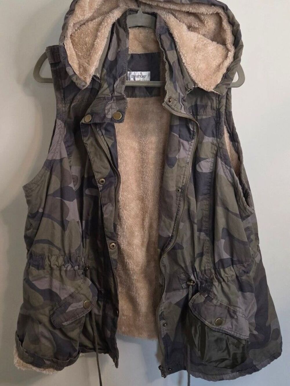 SOLD!! SOLD! SOLD! Avenue Women Sz 2X Hooded Sleeveless Camo Vest with Faux Fur
